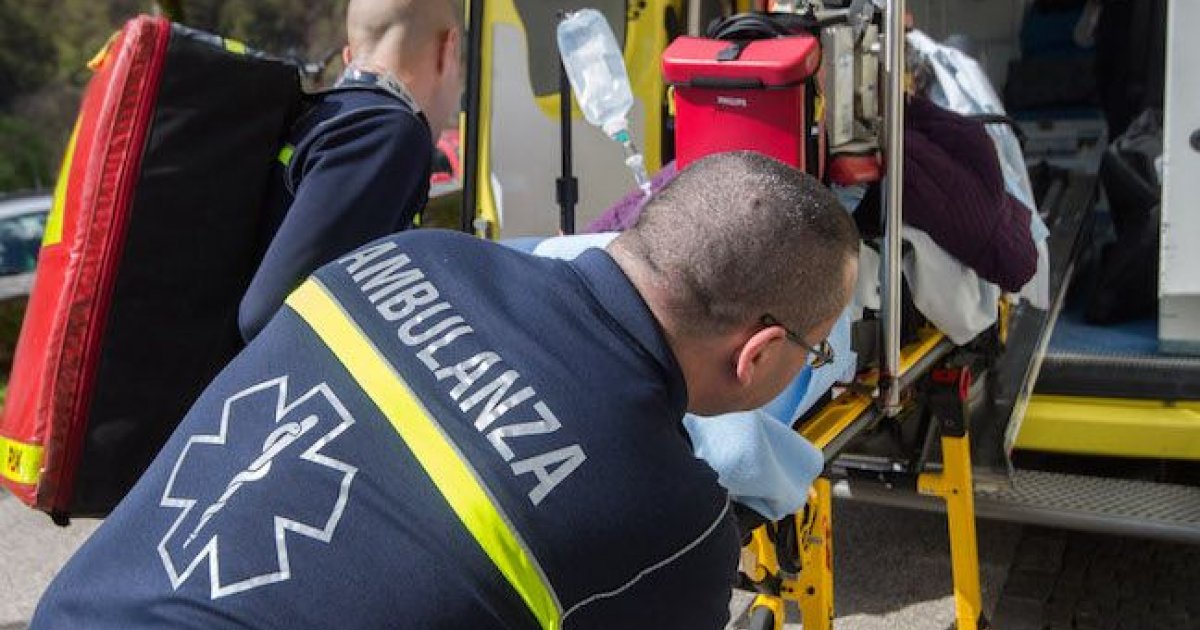 Grave incidente ad Agno: scontro tra un auto e uno scooter. E il 51enne ...