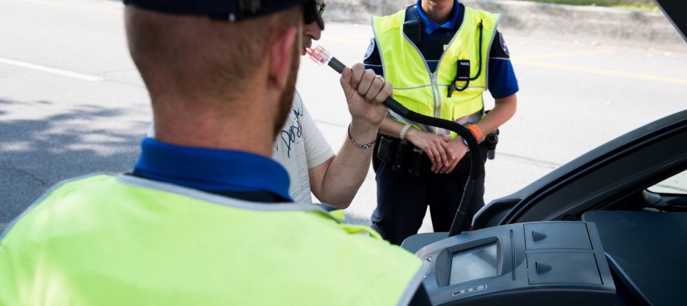 Alcol test selvaggi' da Como a Turgovia L'avvocato Guggiari sui  controlli feroci - Libera TV