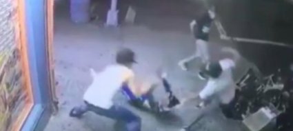 Scambiato per un protagonista di un filmino porno, gang ...